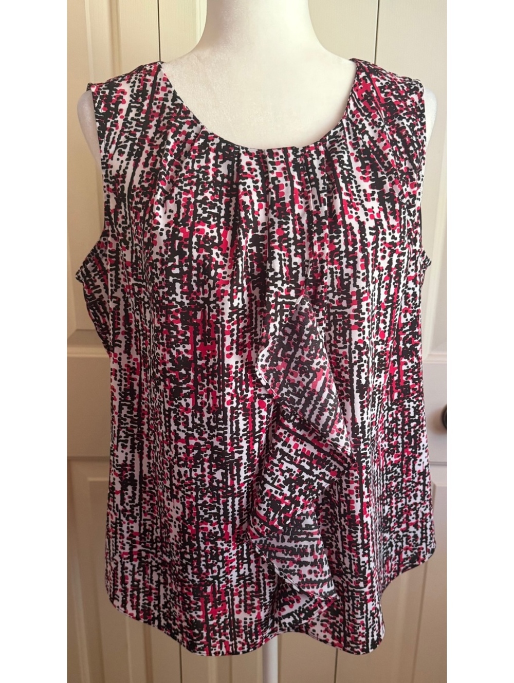Covington Women’s 3X Blouse Pink Black White Abstract Ruffle Sleeveless Stretch